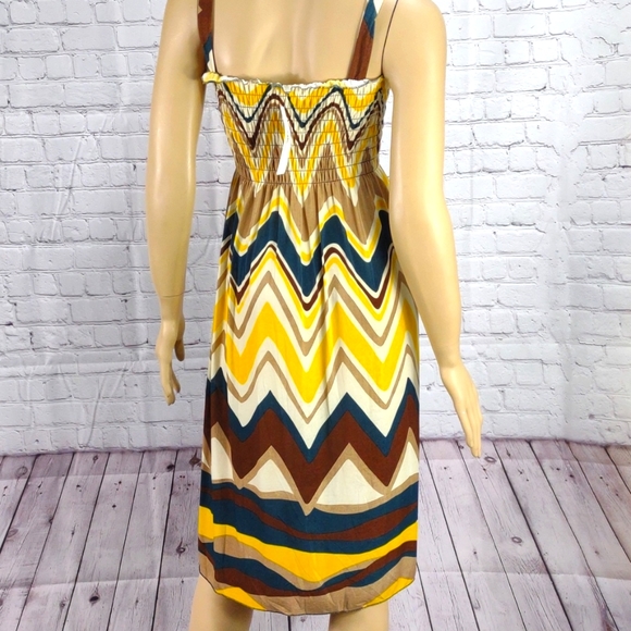 New Romantic Sini Large Sleeveless elastic bust midi dress - Picture 6 of 9